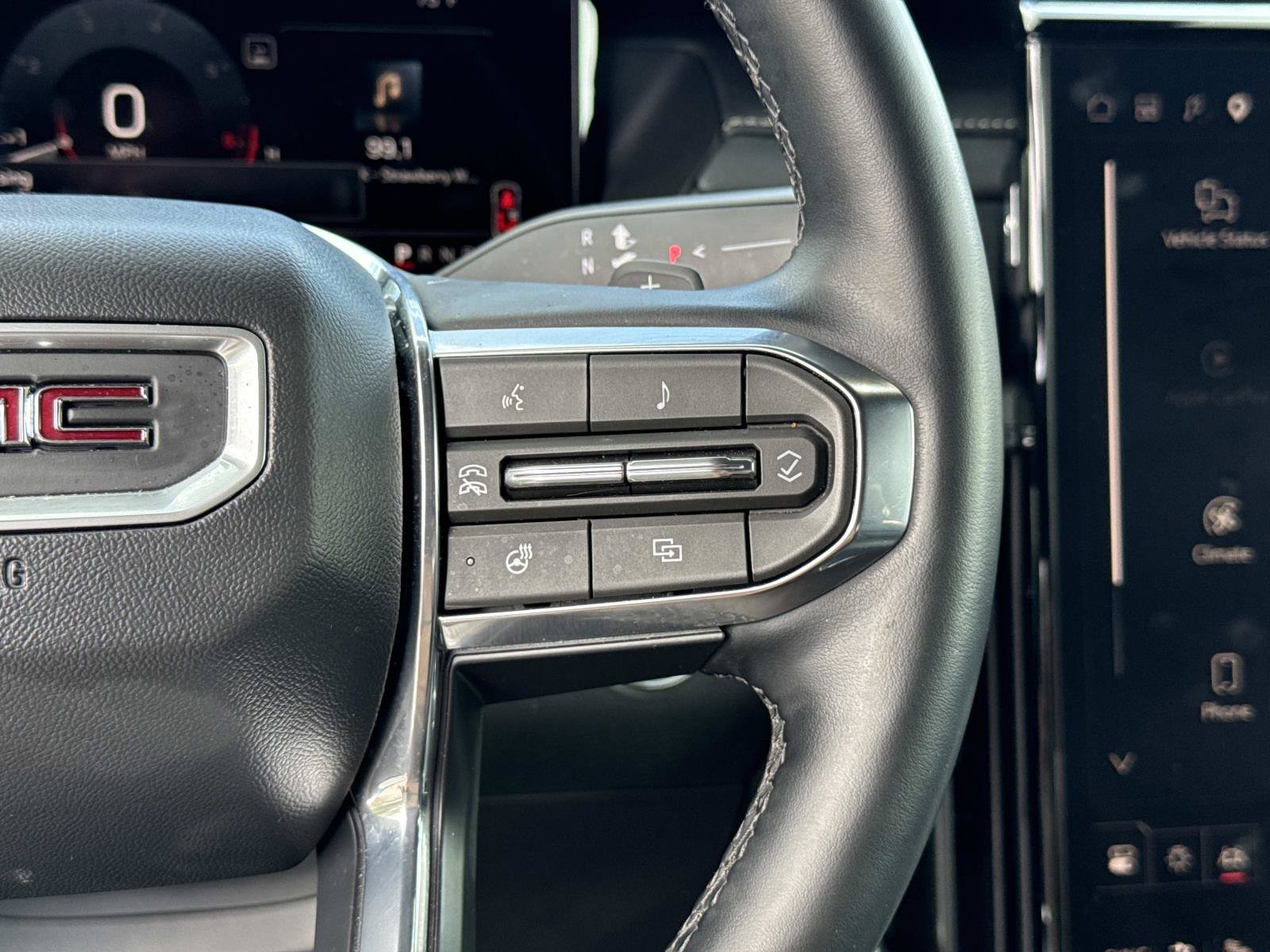 Used 2026 GMC Acadia Elevation w/ Elevation Premium Package FWD image 17
