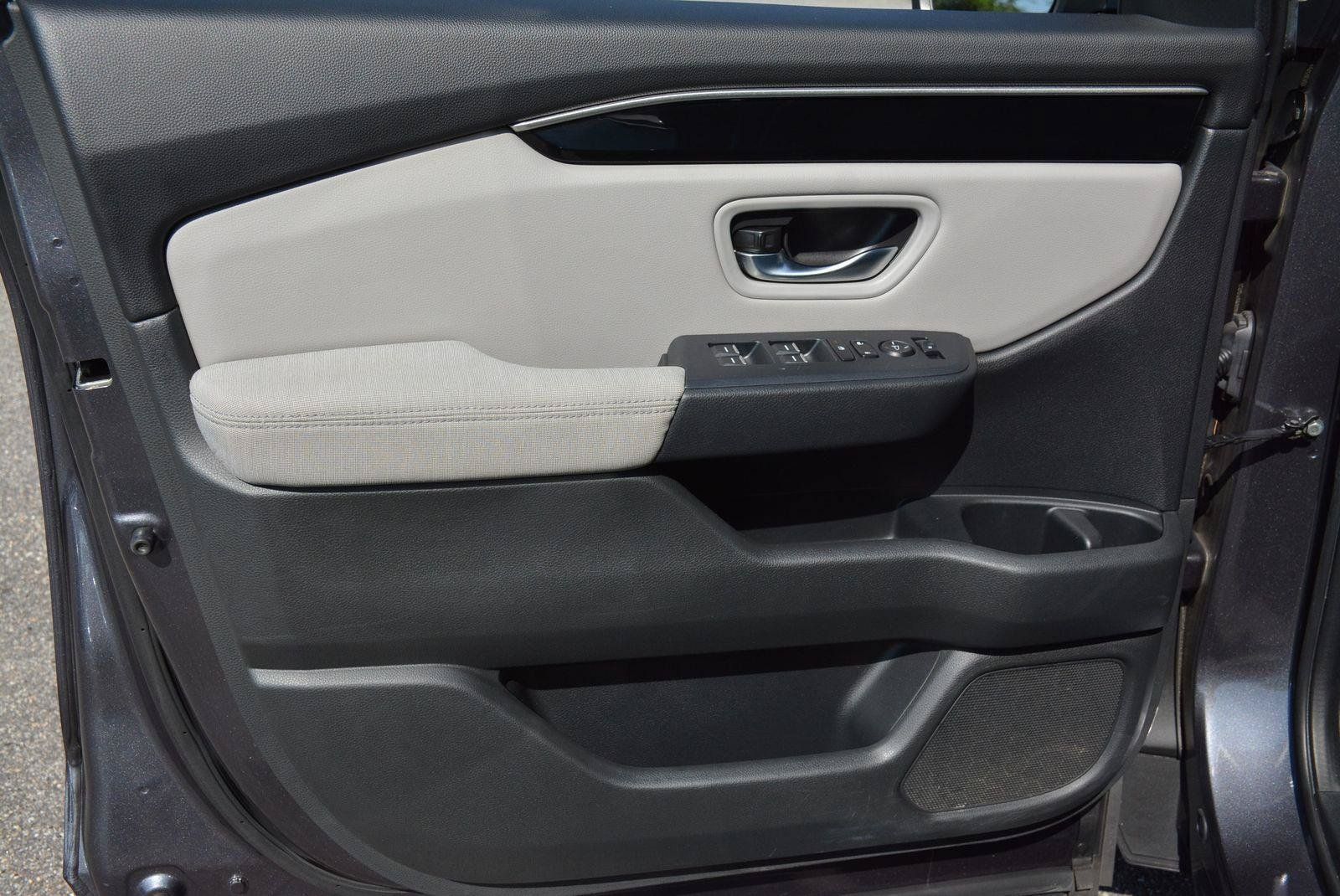 Used 2023 Honda Pilot LX image 10