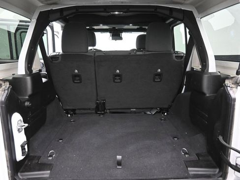 Used 2025 Jeep Wrangler Unlimited Rubicon image 23