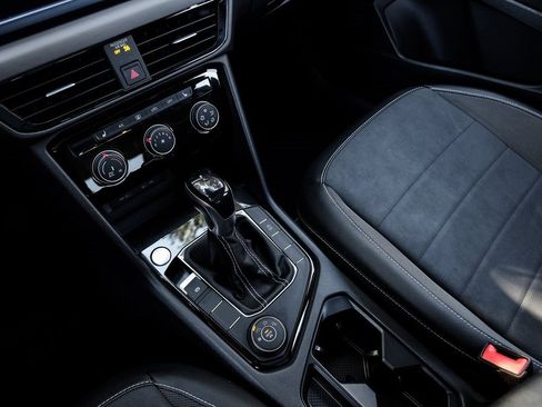 Used 2023 Volkswagen Taos SE image 34