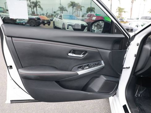 Used 2025 Nissan Sentra SR FWD image 16