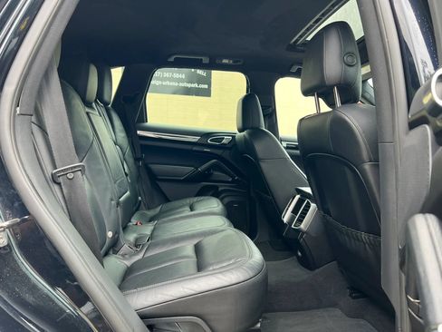 Used 2016 Porsche Cayenne AWD/4WD image 17