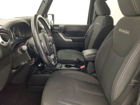 Used 2017 Jeep Wrangler Unlimited Sahara w/ Connectivity Group AWD/4WD image 17
