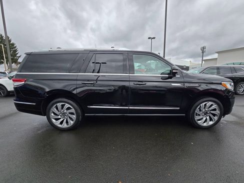 Used 2024 Lincoln Navigator L Reserve image 2