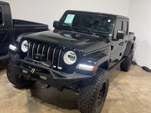 Used 2022 Jeep Gladiator Overland w/ Popular Equipment Package AWD/4WD image 2
