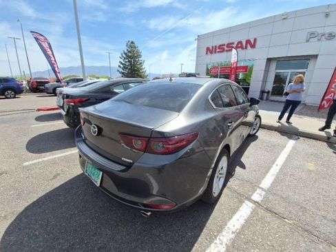 Used 2021 MAZDA MAZDA3 s image 25