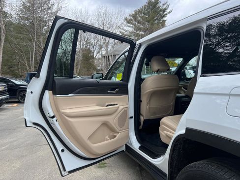 Used 2023 Jeep Grand Cherokee L Limited w/ Luxury Tech Group II AWD/4WD image 32