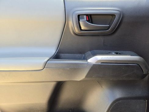Used 2019 Toyota Tacoma SR5 AWD/4WD image 18