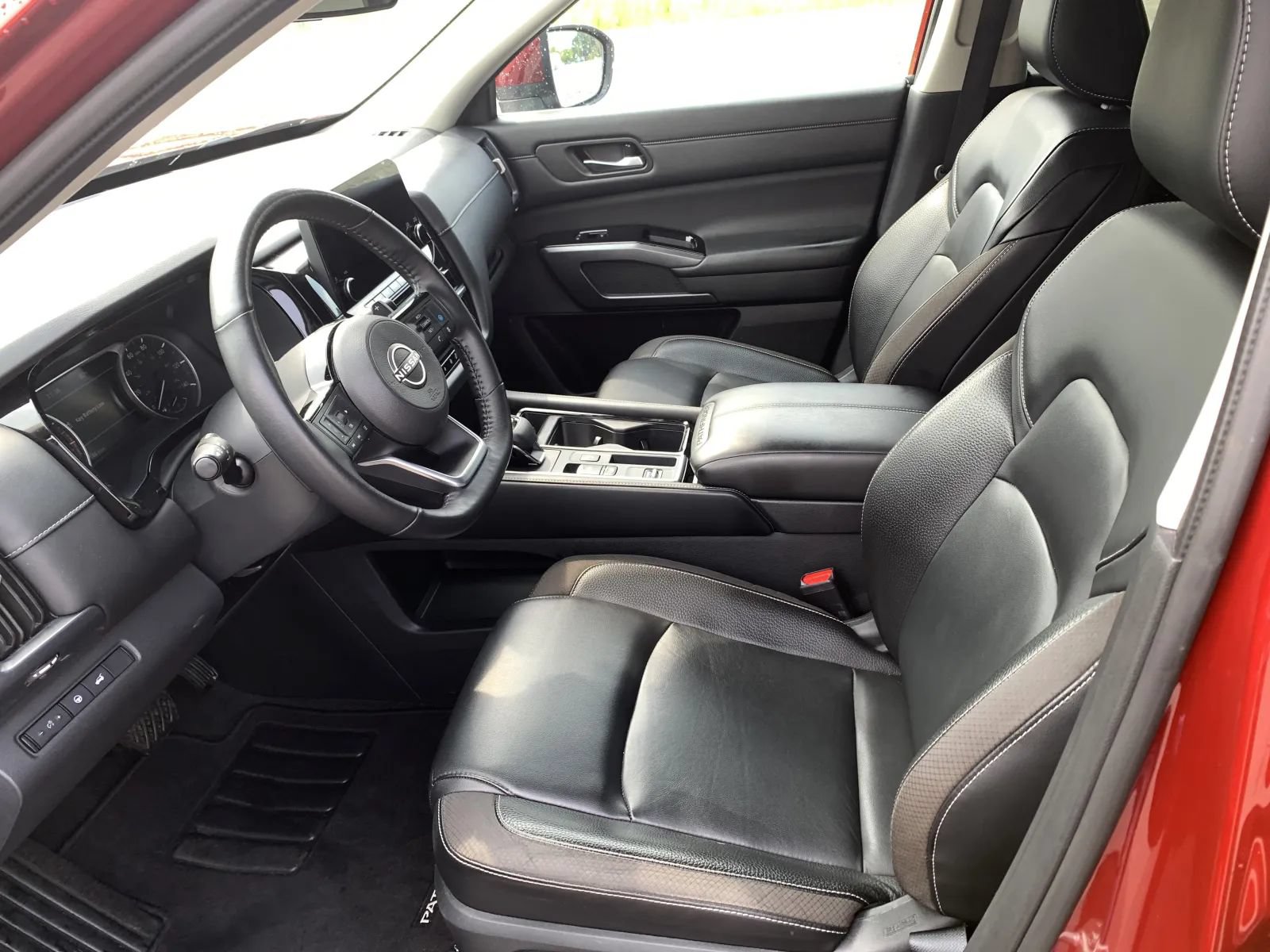 Used 2023 Nissan Pathfinder SL FWD image 16