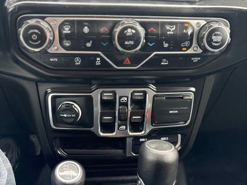 Used 2022 Jeep Wrangler Unlimited Sahara w/ Cold Weather Group AWD/4WD image 29