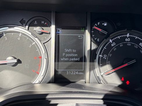 Used 2024 Toyota 4Runner TRD Off-Road Premium AWD/4WD image 31