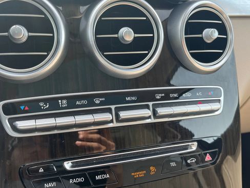 Used 2017 Mercedes-Benz GLC 300 4MATIC image 23