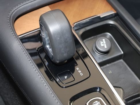 Used 2025 Volvo XC90 B5 Plus w/ Protection Package Premier image 7