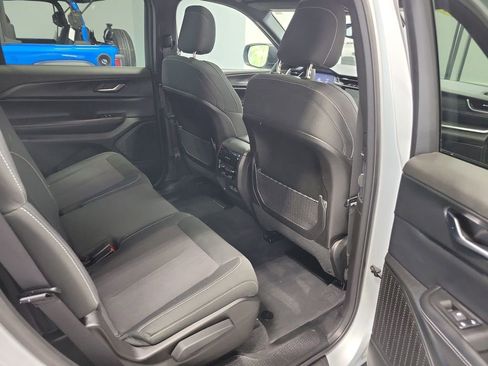Used 2024 Jeep Grand Cherokee L Laredo AWD/4WD image 18