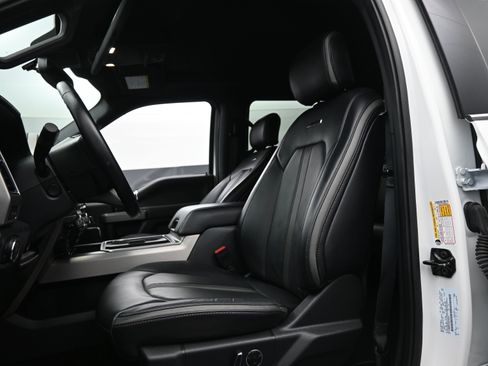 Used 2022 Ford F250 Platinum w/ FX4 Off-Road Package image 19