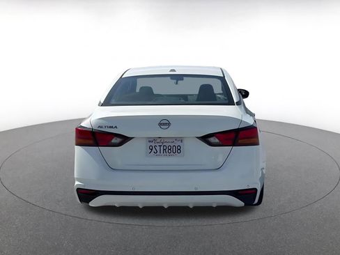 Used 2025 Nissan Altima 2.5 SV image 12