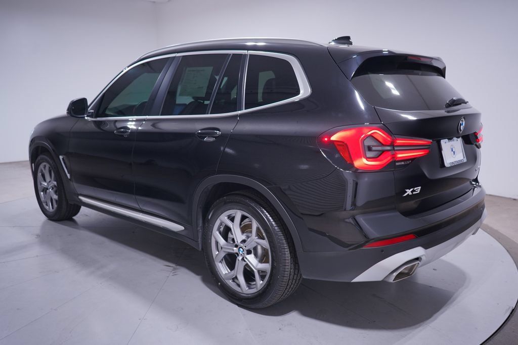 Used 2024 BMW X3 sDrive30i w/ Premium Package RWD image 3