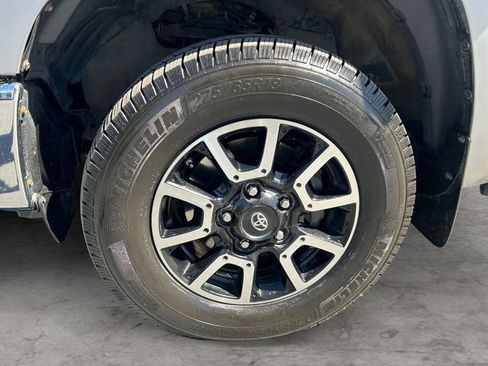 Used 2016 Toyota Tundra Limited w/ Limited Premium Package AWD/4WD image 9