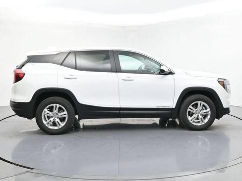 Used 2024 GMC Terrain SLE AWD/4WD image 4