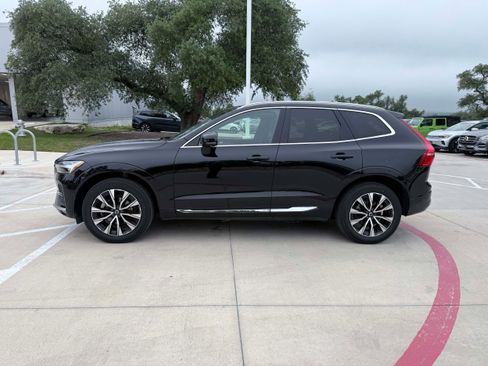Certified 2023 Volvo XC60 B5 Plus AWD/4WD image 3
