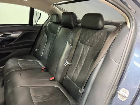 Used 2018 BMW 740i xDrive image 24