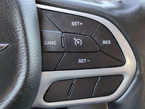 Used 2020 Chrysler Pacifica Touring-L image 25