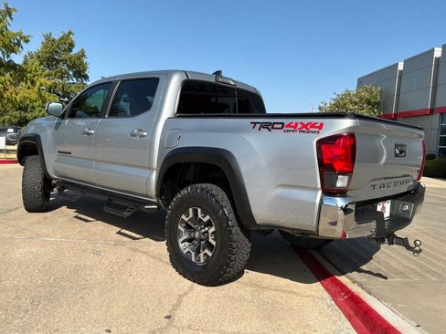 Used 2018 Toyota Tacoma TRD Off-Road AWD/4WD image 8