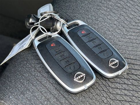 Certified 2025 Nissan Rogue SV image 35