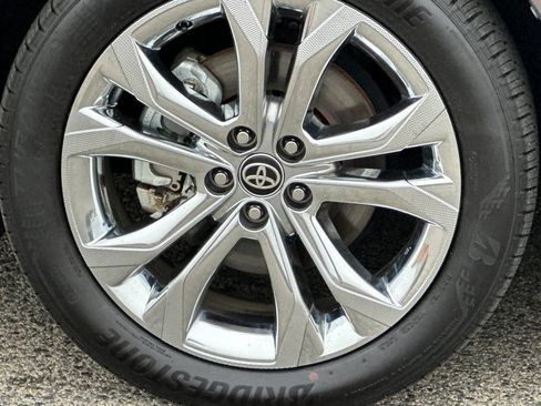 Used 2023 Toyota Sienna Platinum FWD image 39