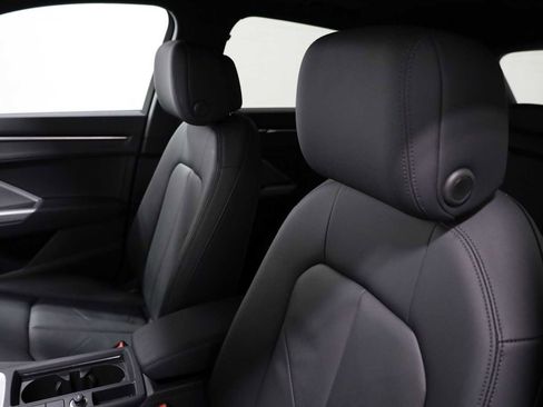 Certified 2025 Audi Q3 2.0T Premium w/ Convenience Package image 18