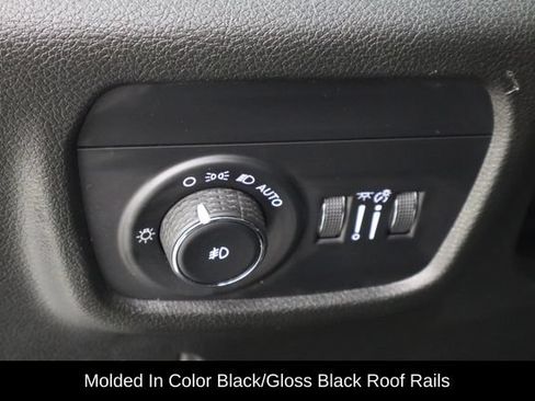 Used 2023 Jeep Grand Cherokee Limited w/ Black Appearance Package AWD/4WD image 23