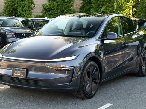 Used 2026 Tesla Model Y 2WD image 3