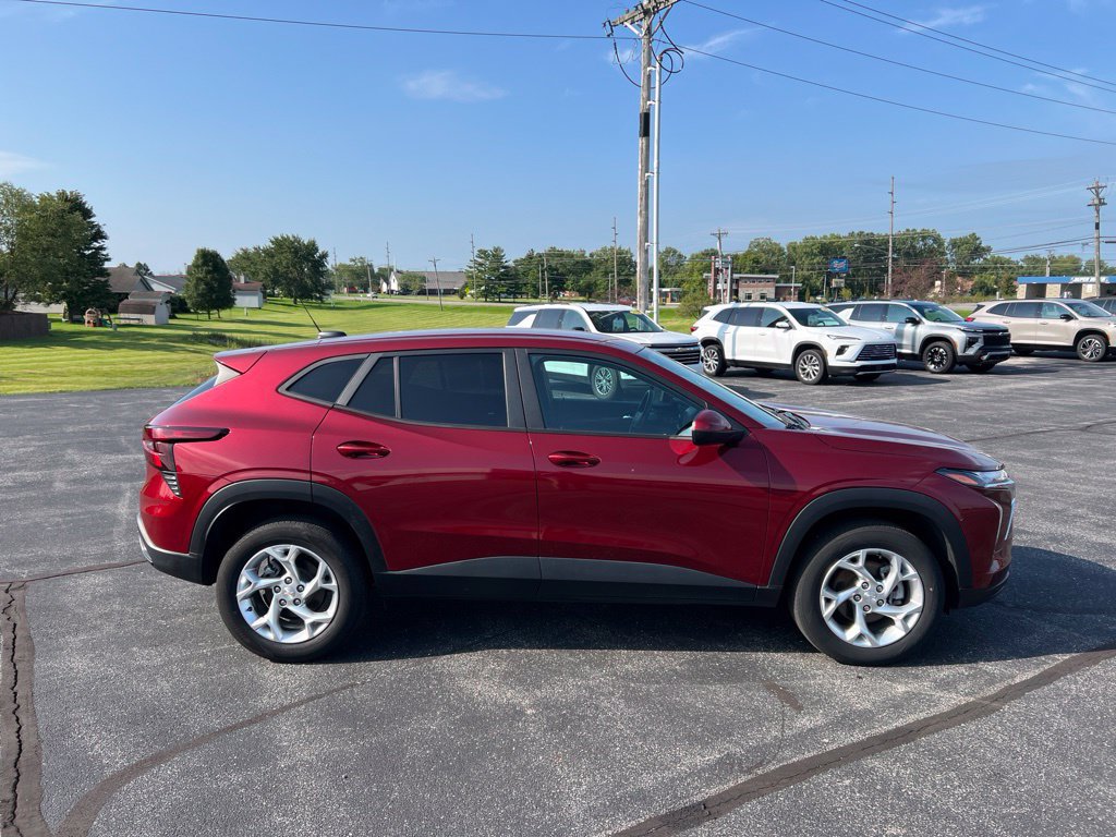 Used 2024 Chevrolet Trax LS w/ LS Convenience Package FWD image 29