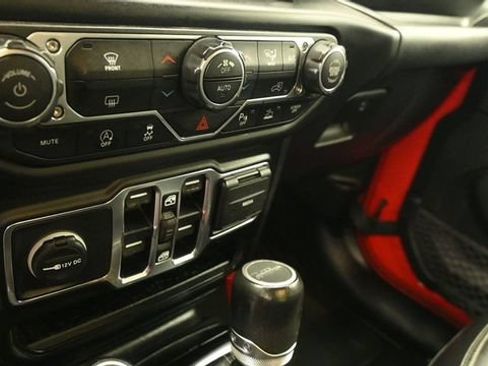 Used 2020 Jeep Gladiator Overland AWD/4WD image 18