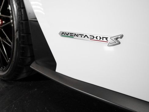 Used 2017 Lamborghini Aventador S image 19