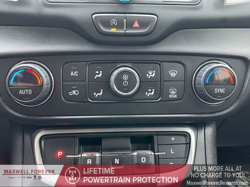 Used 2024 GMC Terrain SLE w/ Driver Convenience Package image 4