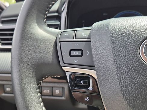 Used 2025 Toyota Camry SE w/ Convenience Package image 23