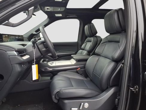 New 2026 Lincoln Navigator Reserve w/ Jet Appearance Package AWD/4WD image 5