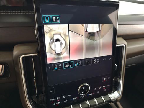 Used 2026 GMC Yukon Denali Ultimate AWD/4WD image 38