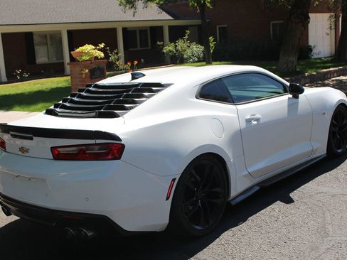 Used 2017 Chevrolet Camaro LT RWD image 6