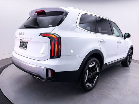 Certified 2024 Kia Telluride EX w/ EX Captain's Chair Package AWD/4WD image 17