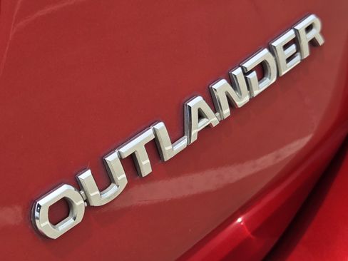 Used 2017 Mitsubishi Outlander ES FWD image 33