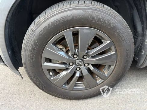 Used 2022 Nissan Pathfinder S FWD image 12