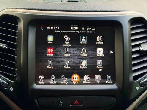 Used 2017 Jeep Cherokee Latitude w/ Safety/Convenience Group AWD/4WD image 18