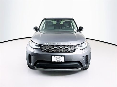 Used 2024 Land Rover Discovery S image 2