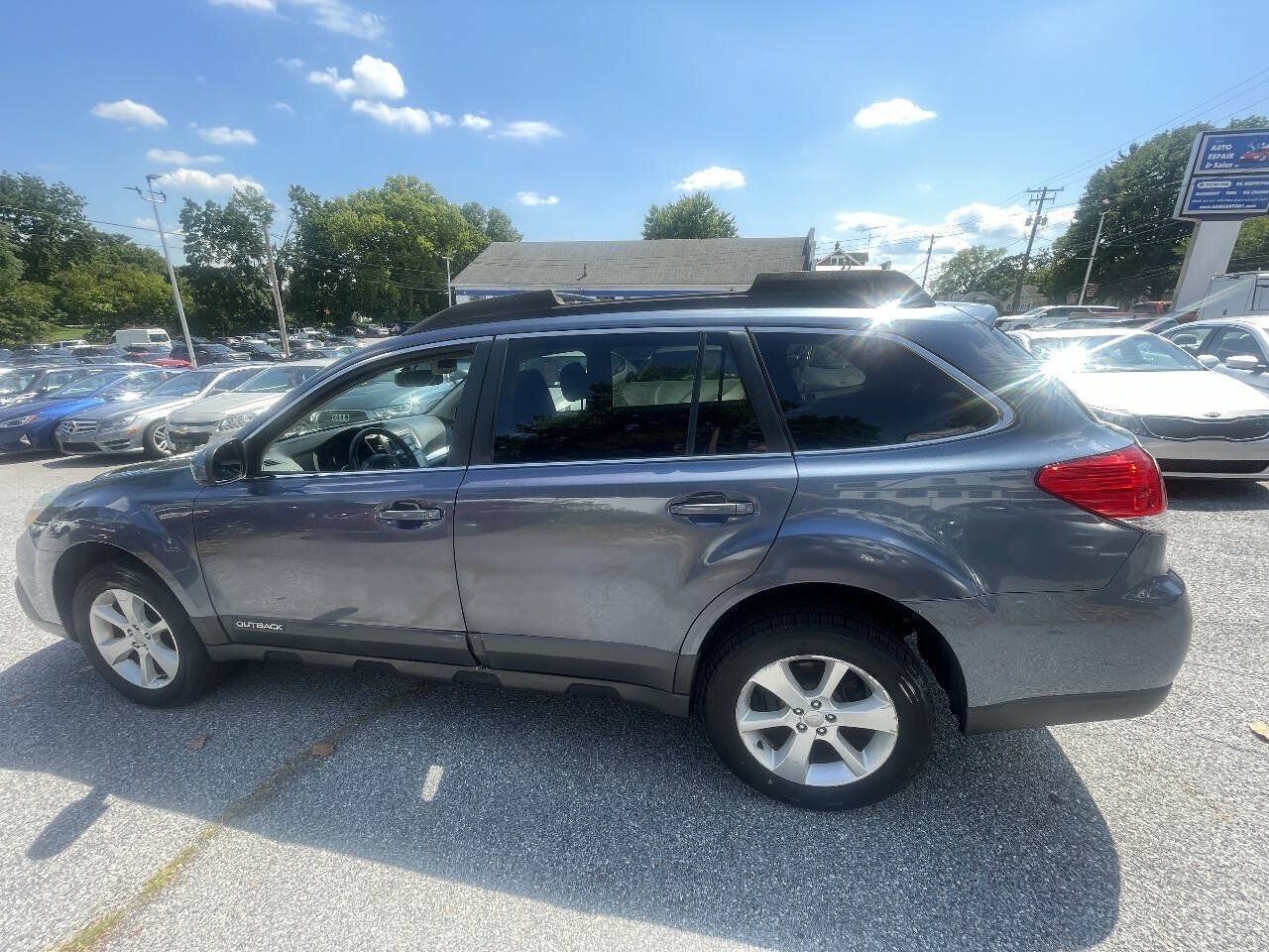 Used 2013 Subaru Outback 2.5i Premium AWD/4WD image 9