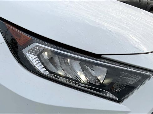Used 2021 Toyota RAV4 XLE FWD image 26