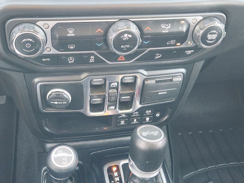 Used 2021 Jeep Wrangler Unlimited Sport AWD/4WD image 22