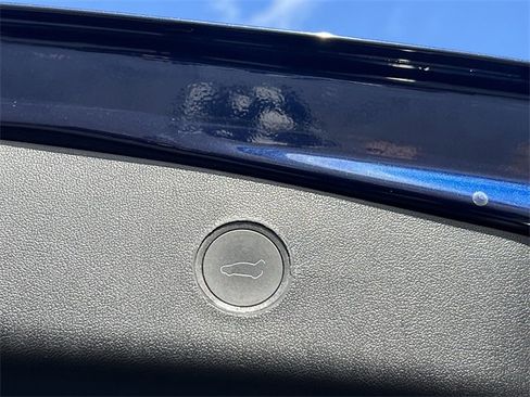 Used 2022 Tesla Model 3 Standard Range image 18