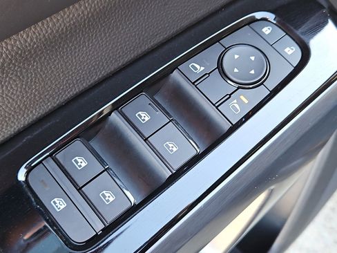 Certified 2025 Nissan Pathfinder SL image 24